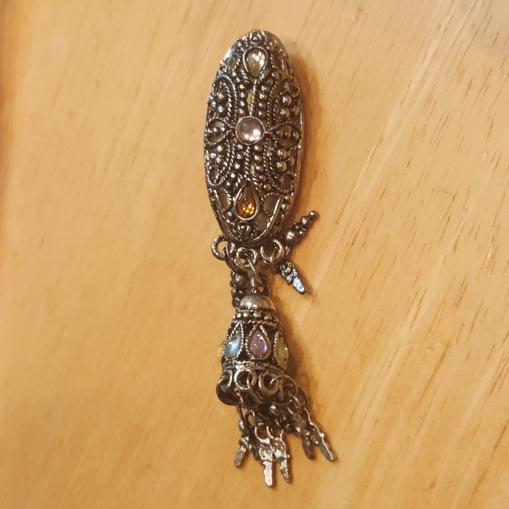 Vintage Style Pendant with Gem Accents